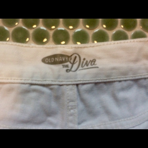 ❤️ OLD NAVY “The Diva” White Shorts - Size 6 - Picture 3 of 4
